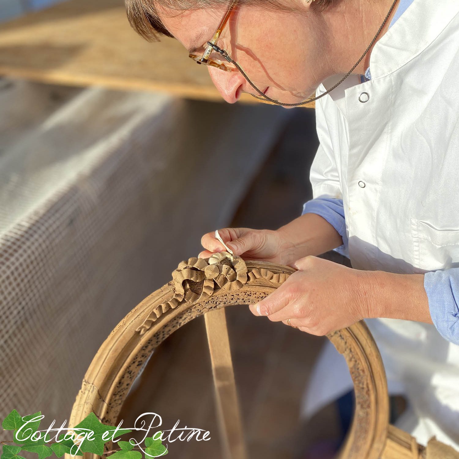 restauration de motif manquant sur fauteuil ancien en bois