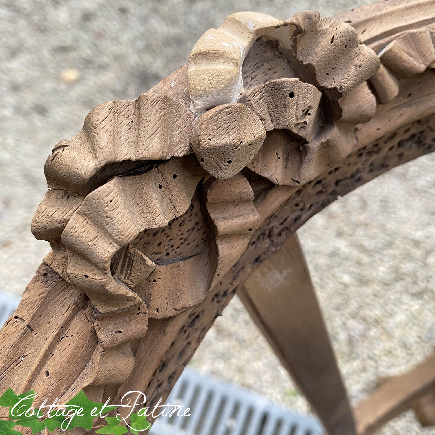 restauration de motif manquant sur fauteuil ancien en bois